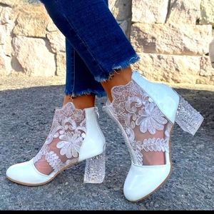 ♥️NWT White Lace Embroidery PVC Square Hill boots. 9.5